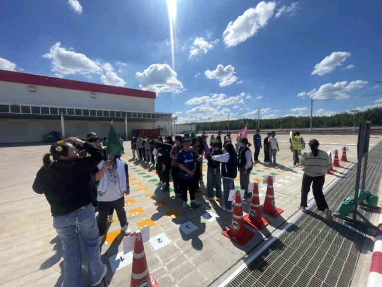 ทีมช่วยเหลือลำเลียงและปฐมพยาบาลผู้ประสบภัยจำลองในการฝึกซ้อม Fire Drill โดยวิทยากร TFGC