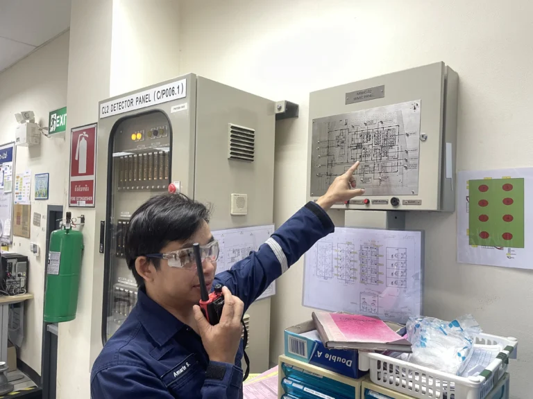 ทีมช่วยเหลือลำเลียงและปฐมพยาบาลผู้ประสบภัยจำลองในการฝึกซ้อม Fire Drill โดยวิทยากร TFGC