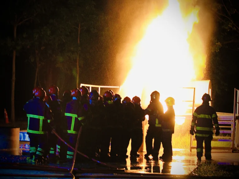 เทคนิคการรุกเข้าหาไฟในพื้นที่จำกัด หลักสูตร Industrial Fire Operation ณ ศูนย์ฝึก TFGC