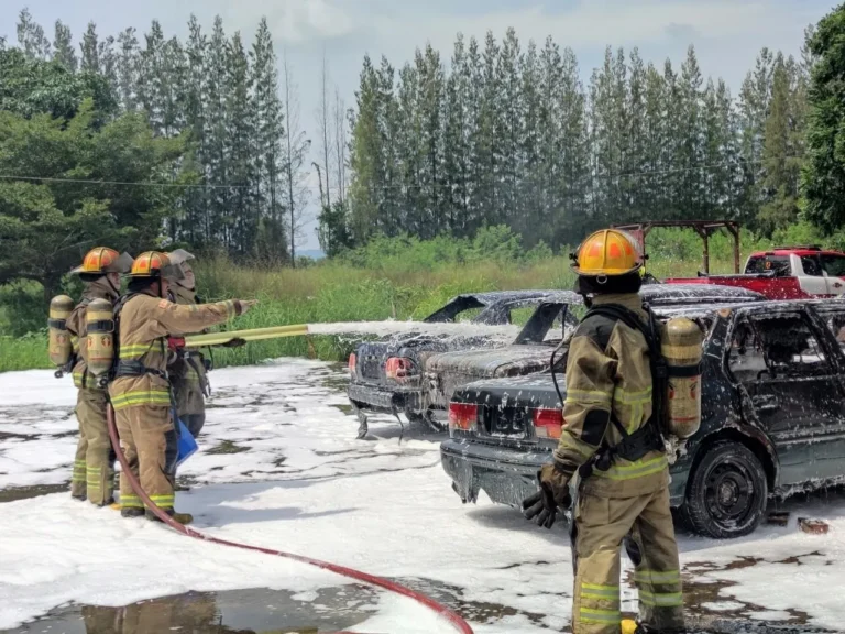 เทคนิคการรุกเข้าหาไฟในพื้นที่จำกัด หลักสูตร Industrial Fire Operation ณ ศูนย์ฝึก TFGC